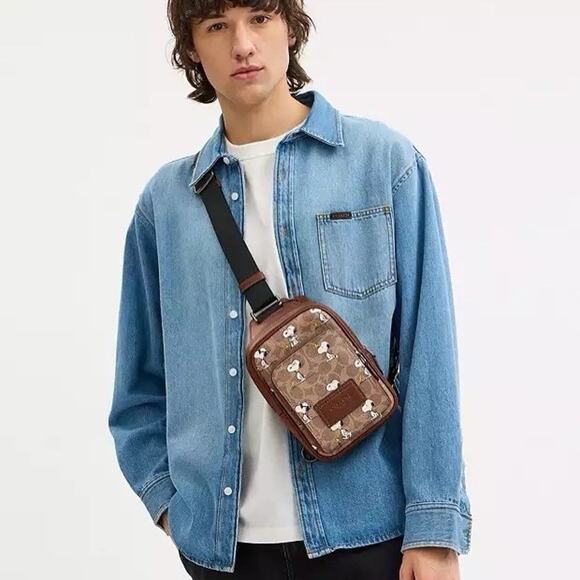 NWT Coach X Peanuts Racer Sling Pack in Signature Canvas With Snoopy Print CBK47 - Picture 7 of 10